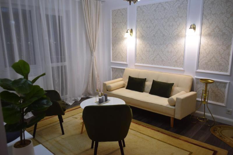 Appartamento Apartament Thea Făgăraş Esterno foto